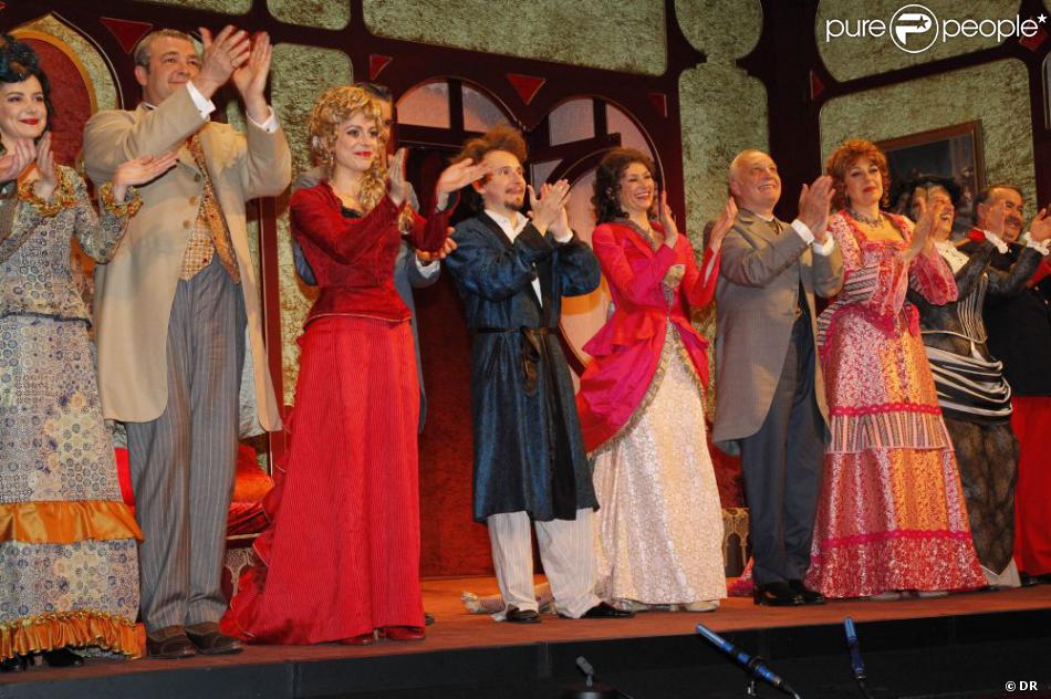 Pièce De Théâtre Le Dindon Avec Berléand Le Dindon sur la scène du théâtre Edouard-VII, à Paris, le 22 mai 2012