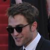Robert Pattinson, très classe, pour la montée des marches de son film Sur La Route, à Cannes, le 23 mai 2012.