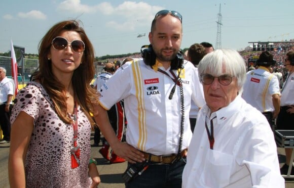 Bernie Ecclestone et sa compagne Fabiana Flosi au Grand Prix de Hongrie le 1er août 2010.
Bernie Ecclestone, le ''supremo'' de la F1 âgé de 81 ans, a annoncé en avril 2012 ses fiançailles avec la Brésilienne Fabiana Flosi, 35 ans, rencontrée au Grand Prix du Brésil 2009.