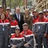Le prince Albert et la princesse Charlene ont rendu visite aux équipes de la Croix-Rouge monégasque, dont le souverain du Rocher est le président, lors des essais libres du Grand Prix de F1 de Monaco, le 24 mai 2012.