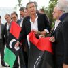 L'engagé Bernard-Henri Lévy, accompagné par des vétérans libyens et deux opposants clandestins au régime de Damas, lors du photocall du film documentaire Le Serment de Tobrouk au Festival de Cannes le 25 mai 2012