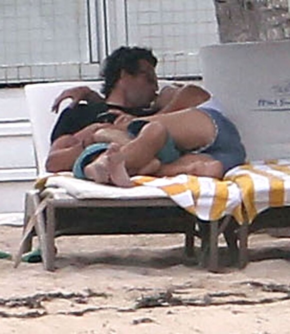 Patrick Dempsey embrasse sa femme Jillian, en vacances à Saint-Barthelemy - mai 2012