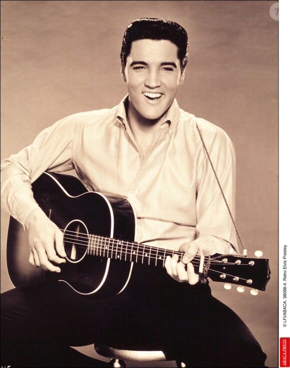 45 ans après sa mort le 16 août 1977, Elvis presley continue de fasciner. Les 23 et 24 juin 2012, la maison d'enchères Julien's Auctions proposera à la vente la première tombe du King, où il reposa moins de deux mois au cimetière de Forest Hill à Memphis avant d'être transféré le 2 octobre 1977 dans une sépulture sur son domaine de Graceland, où il repose toujours, au côté de sa mère Gladys.