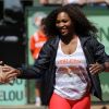Serena Williams s'est éclatée sur des sons dispensés par Bob Sinclar sur le Central Philippe-Chatrier lors de la Journée des enfants à Roland-Garros le 26 mai 2012