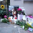 Devant le domicile d'Amy Winehouse après son décès le 23 juillet 2011.