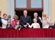 Harald et Sonja de Norvège: La famille royale réunie en choeur pour leurs 75 ans