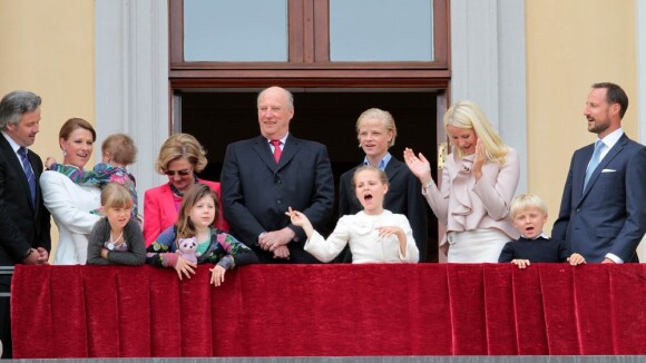 Harald et Sonja de Norvège: La famille royale réunie en choeur pour leurs 75 ans