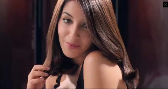 Leïla Bekhti, superbe égérie L'Oréal Paris
