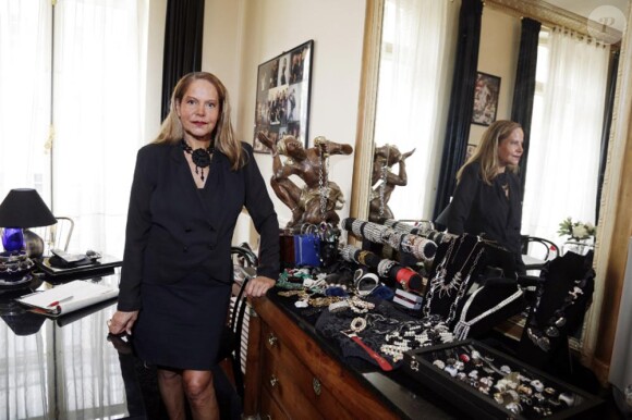 Photos exclusives : Claude Pétin dans son appartement parisien le 1 er juin 2012 vit dans le souvenir de son amie Romy Schneider