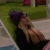 Fanny s'isole sur un transat (samedi 2 juin dans Secret Story 6).