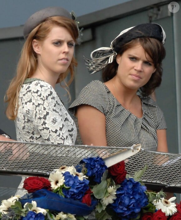 Beatrice et Eugenie au premier jour des célébrations du jubilé de diamant d'Elizabeth II, le 2 juin 2012.