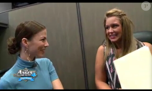 Amélie et Aurélie dans Les Anges de la télé-réalité 4 le lundi 4 juin 2012 sur NRJ 12