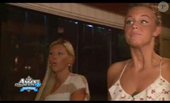Amélie et Aurélie dans Les Anges de la télé-réalité 4 le lundi 4 juin 2012 sur NRJ 12