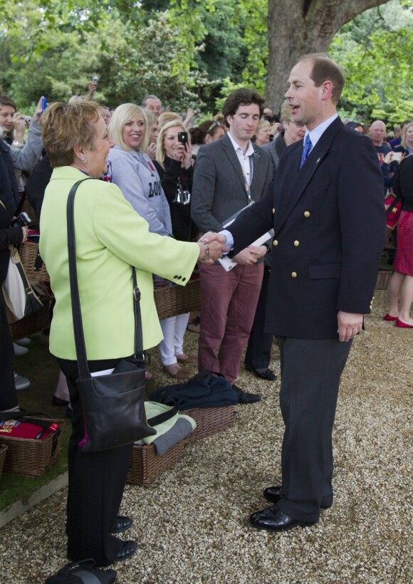 Le prince Edward, comte de Wessex au pique-nique du Big Jubilee Lunch dans les jardins de Buckingham Palace, le 4 juin 2012.