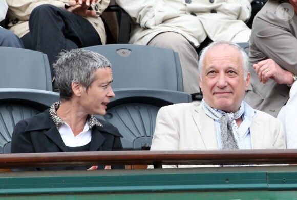 François Berléand et sa compagne Alexia Stresi le 4 juin 2012 à Roland-Garros