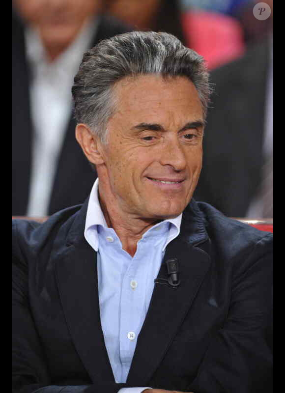 Gérard Holtz sur le tournage de Vivement dimanche, le mardi 5 juin 2012, à Paris. Emission diffusée le dimanche 10 juin 2012 sur France 2.
