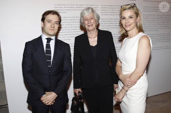 Renaud Capuçon et Laurence Ferrari entourent Yasmine Audemars pour le 40e anniversaire de la Royal Oak de la marque Audemars Piguet, au Palais de Tokyo à Paris, le 5 juin 2012.