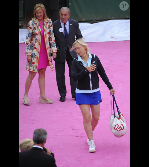 Martina Navratilova, Chris Evert et Jean Gachassin inaugure un court tout rose à l'occasion de la journée de la femme célébré à Roland-Garros le jeudi 7 juin 2012
