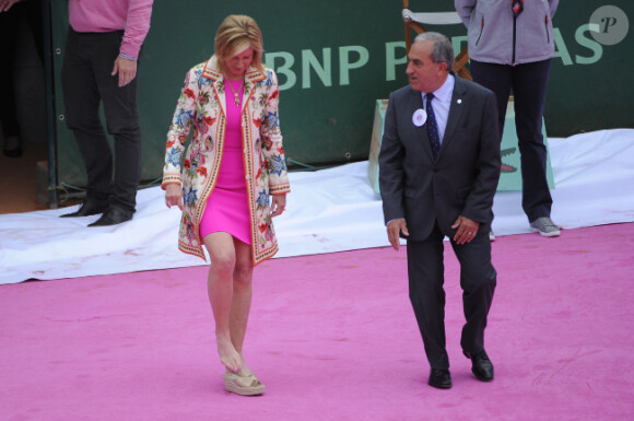 Chris Evert et Jean Gachassin inaugure un court tout rose à l'occasion de la journée de la femme célébré à Roland-Garros le jeudi 7 juin 2012