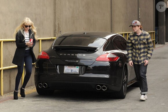 Lindsay Lohan aime beaucoup les Porsche (photo février 2012)