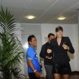 Maria Sharapova fête avec son staff son triomphe à Roland-Garros, dans les vestiaires, à Paris, le 9 juin 2012.