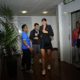 Maria Sharapova fête avec son staff son triomphe à Roland-Garros, dans les vestiaires, à Paris, le 9 juin 2012.