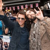 Tom Cruise entouré de bombes : Rock Forever attitude pour la star de 49 ans