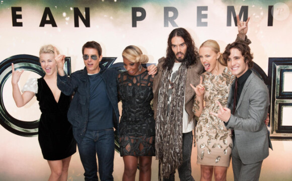 Julianne Hough, Tom Cruise, Mary J. Blige, Russell Brand, Malin Akerman et Diego Boneta à l'avant-première de Rock Forever, le 10 juin 2012 à Londres.