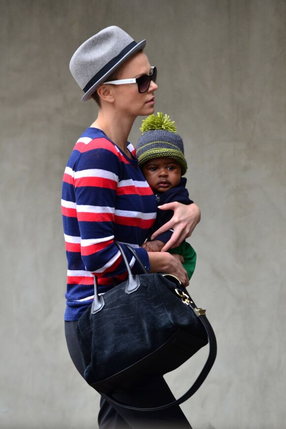 Charlize Theron et son fils Jackson après un rdv chez le pédiatre à Los Angeles, le 11 juin 2012.