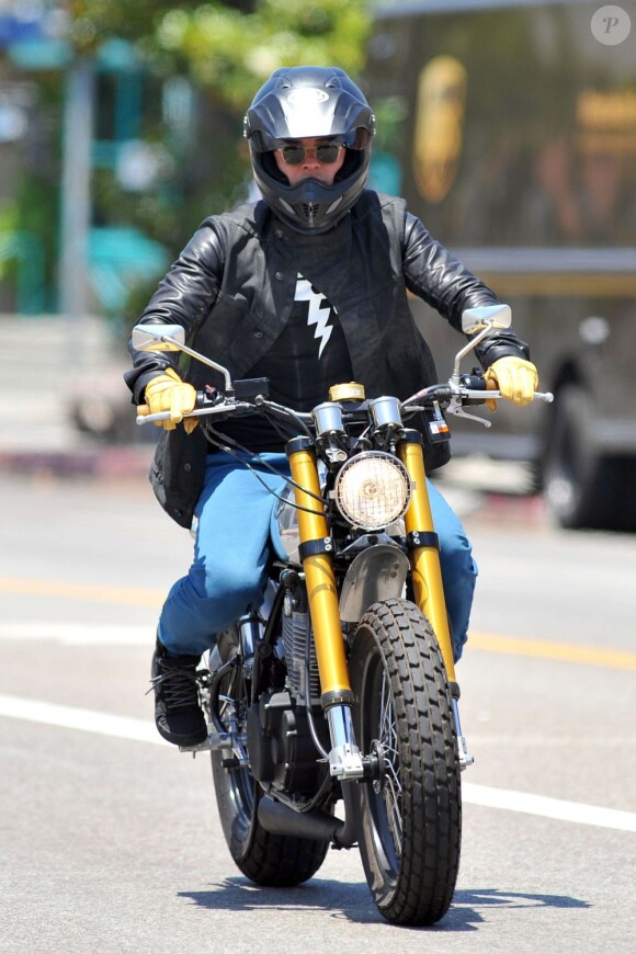 Orlando Bloom, un motard stylé sous le soleil de Los Angeles. Le 12 juin 2012.