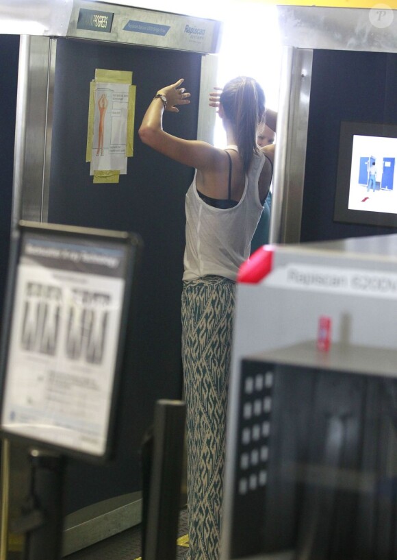 Miranda Kerr à l'aéroport de Los Angeles, le 12 juin 2012.