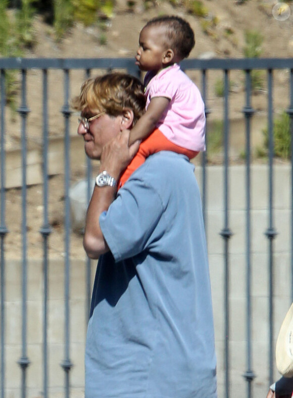 Kristin Davis, son homme Aaron Sorkin et la petite merveille Gemma Rose le 3 juin 2012 à Los Angeles