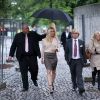 Pamela Anderson arrive à Francfort en Allemagne, avec l'avocat Oliver Wallasch le 13 juin 2012