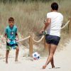 Raúl, jamais loin d'un ballon, même en vacances du côté de Formentera dans l'archipel des Baléares le 13 juin 2012