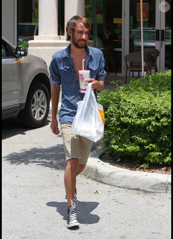 Cheyne Thomas, ami de Miley Cyrus, à Miami, le jeudi 14 juin 2012.
