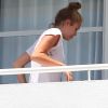 Miley Cyrus quitte son hôtel, à Miami, le jeudi 14 juin 2012.