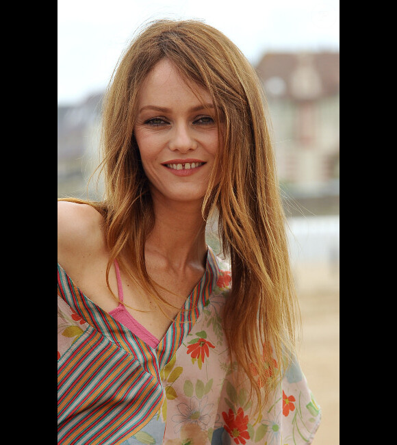 Vanessa Paradis lors du photocall du film Je me suis fait tout petit, au festival du film romantique de Cabourg, le 16 juin 2012