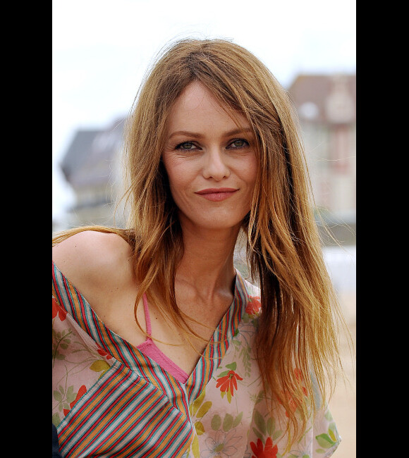 Vanessa Paradis lors du photocall du film Je me suis fait tout petit, au festival du film romantique de Cabourg, le 16 juin 2012
