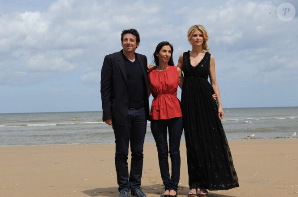 Patrick Bruel, Sophie Lellouche, Alice Taglioni lors du photocall Paris - Manhattan, au Festival du film de Cabourg, le 16 juin 2012