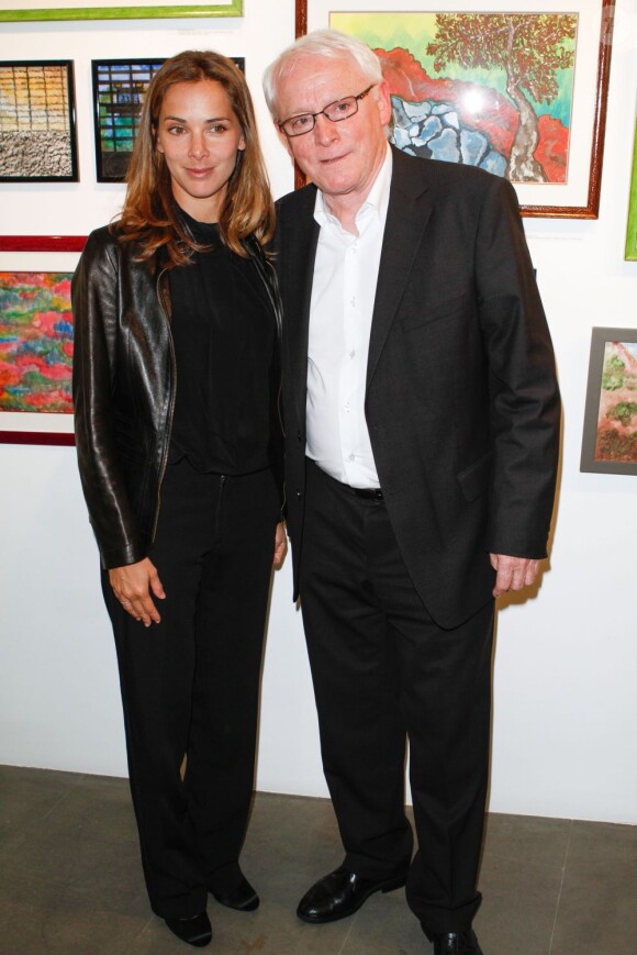 Melissa et Bernard Cassez lors de la vente aux enchères des toiles de Florence Cassez, à Paris, le 16 juin 2012.