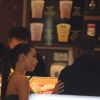 Kanye West, Kim Kardashian, et Kris Jenner vont s'acheter une glace à Paris le 17 juin 2012