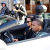 Kanye West au volant d'une Lamborghini blanche conduit Kim Kardashian dans les rues de Paris le 17 juin 2012