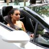 Kanye West au volant d'une Lamborghini blanche conduit Kim Kardashian dans les rues de Paris le 17 juin 2012