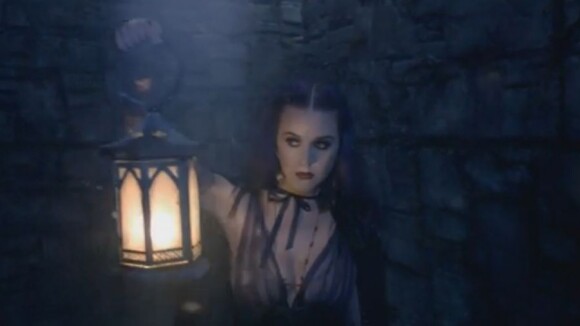 Katy Perry : Le clip Wide Awake la plonge dans un univers de contes de fées