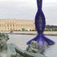 L'oeuvre  Blue Champagne  dans les fontaines de Versailles, vernissage de l'exposition Joana Vasconcelos au château de Versailles, le 18 juin 2012.