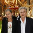 Elisabeth Quin et le graveur Jean Coulon au vernissage de l'exposition Joana Vasconcelos au château de Versailles, le 18 juin 2012.