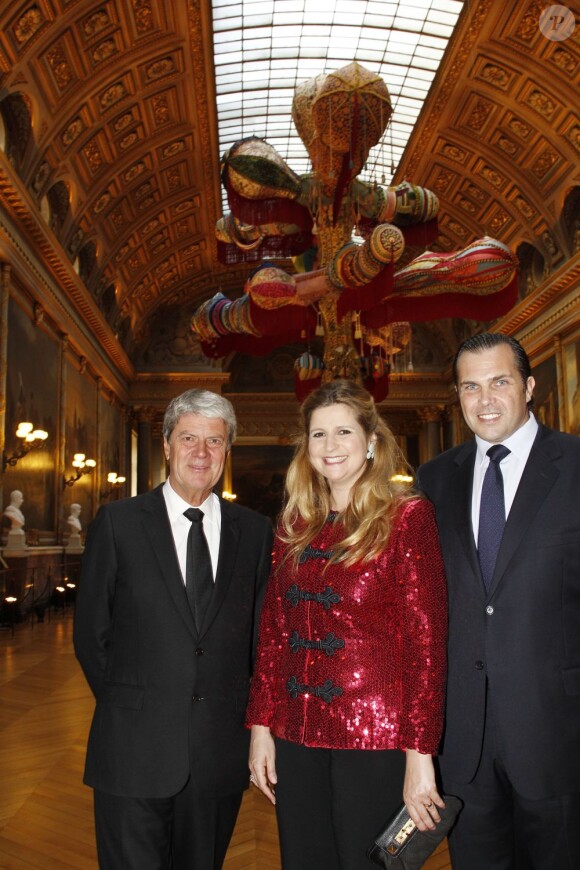 Yves Carcelle, PDG de Louis Vuitton, le prince Charles-Philippe d'Orléans, duc d'Anjou, et son épouse la princesse Diana, duchesse d'Anjou et de Cadaval au vernissage de l'exposition Joana Vasconcelos au château de Versailles, le 18 juin 2012.
