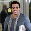Lionel Richie était présent à l'aéroport de Los Angeles pour le retour de sa fille Nicole et de sa petite famille. Le 19 juin 2012.