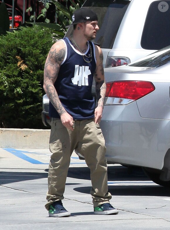 Photo exclusive : le très tatoué Joel Madden à la sortie du restaurant Sugarfish. Los Angeles, le 19 juin 2012.
