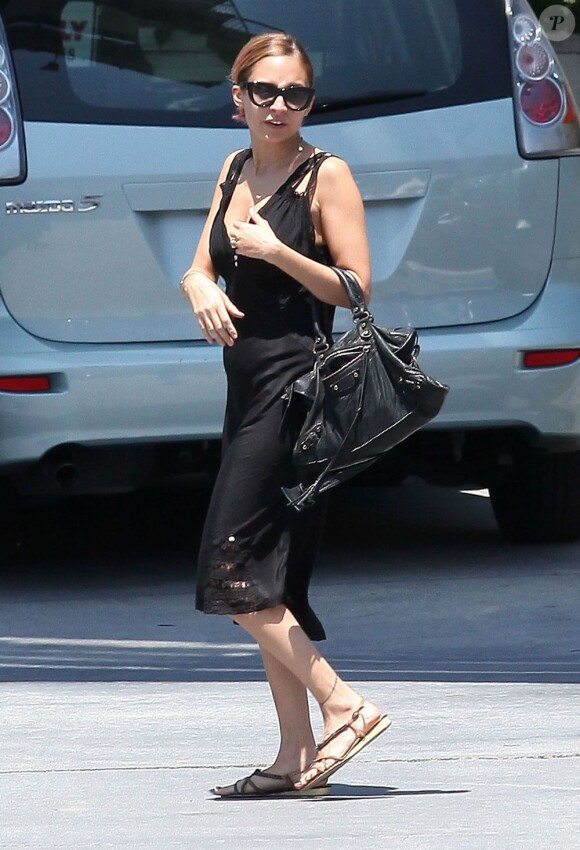Photo exclusive : Nicole Richie, totalement relax, quitte le restaurant Sugarfish où elle déjeunait avec son mari Joel Madden et des amis. Los Angeles, le 19 juin 2012.